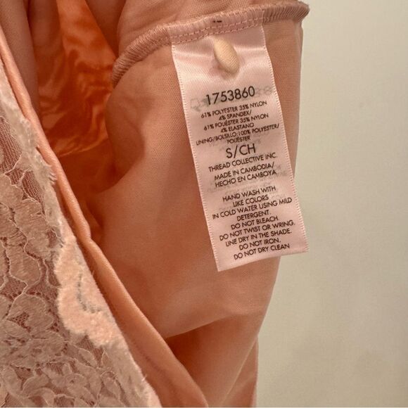 Teddy Rose Women's Lacy Keyhole Top, Pink, NEW - Picture 5 of 6